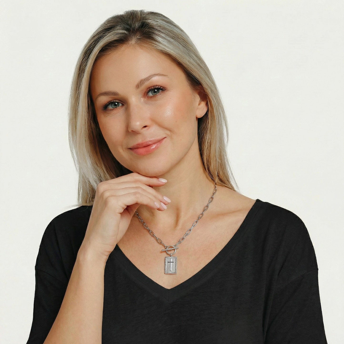 Valeria Montes Plata El Collar con Colgante Eterno