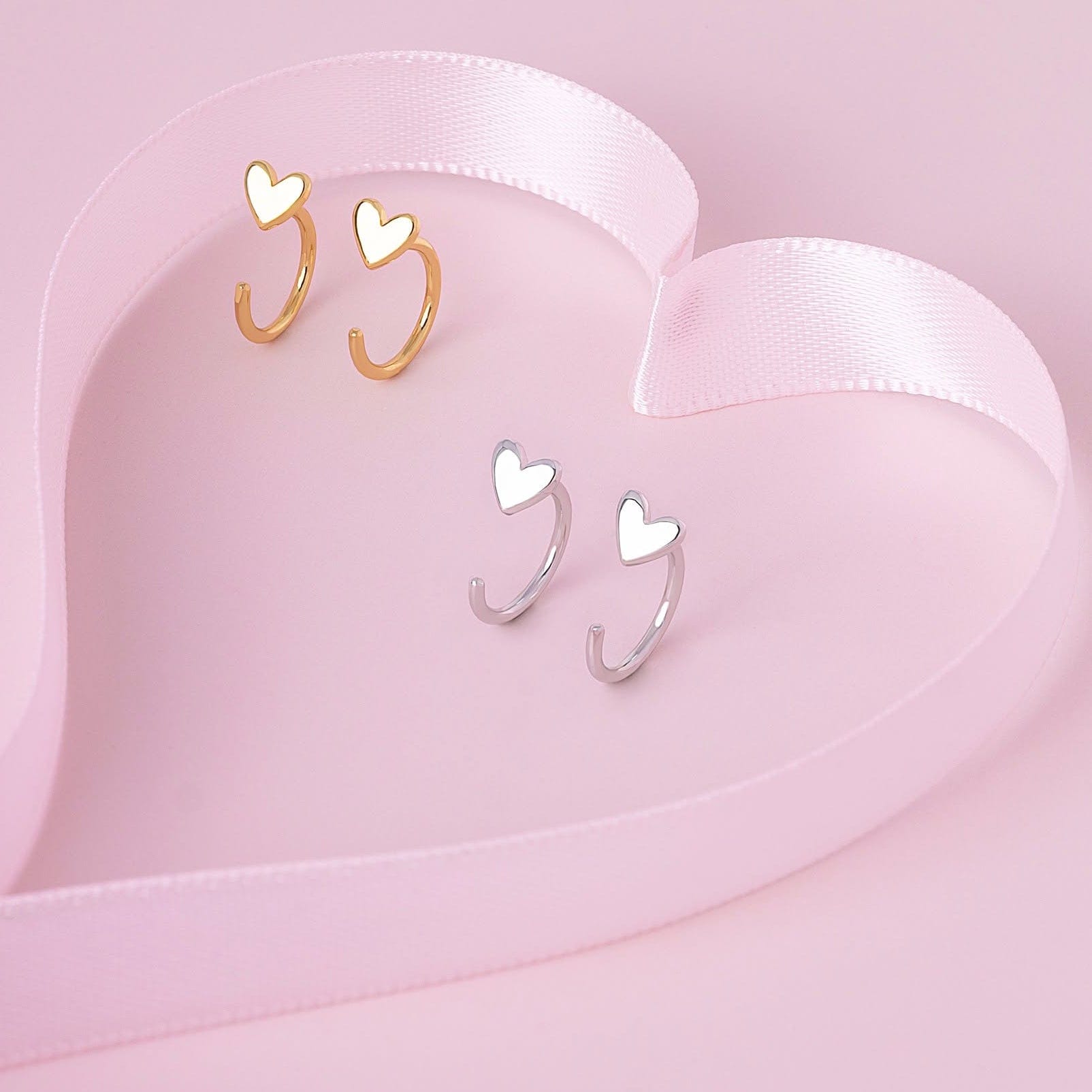 Valeria Montes Apparel & Accessories > Jewelry > Earrings > Hoop Earrings Oro Pendientes Pequeño Corazón