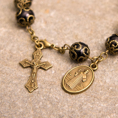 Valeria Montes bracelet Negro Pulsera con Rosario, Medalla de San Benito y Crucifijo en Estilo Retro