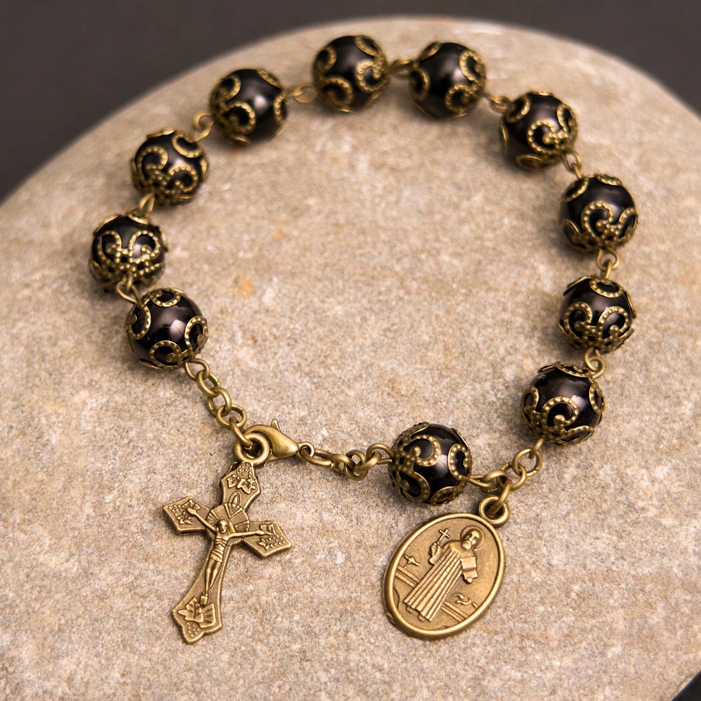 Valeria Montes bracelet Negro Pulsera con Rosario, Medalla de San Benito y Crucifijo en Estilo Retro
