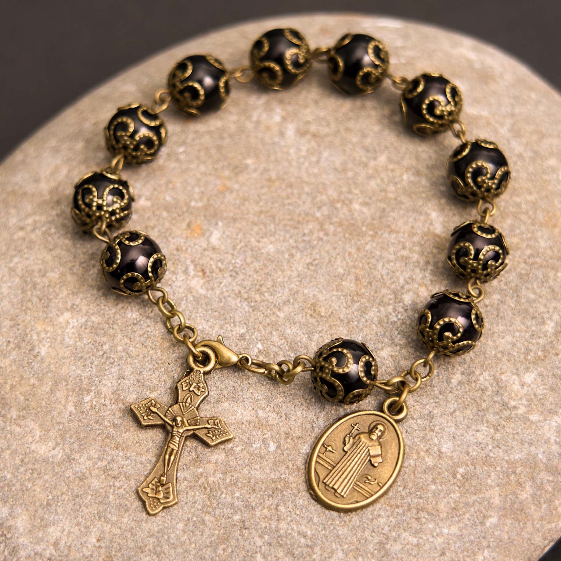 Valeria Montes bracelet Negro Pulsera con Rosario, Medalla de San Benito y Crucifijo en Estilo Retro