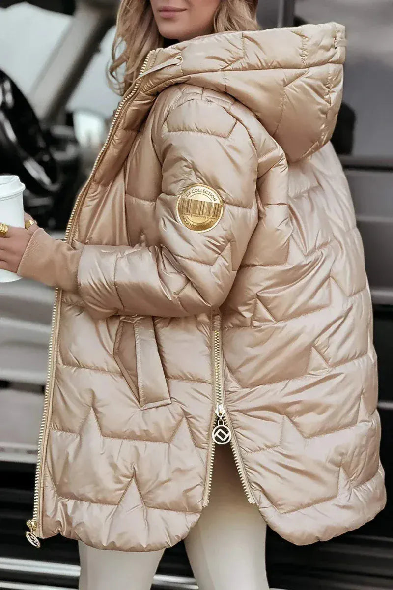 Valeria Montes Celestia | Elegante abrigo de invierno con capucha y acolchado