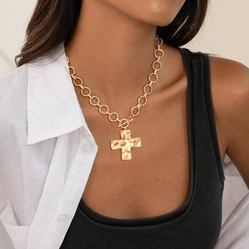 Valeria Montes Collar con Hebilla en forma de Cruz