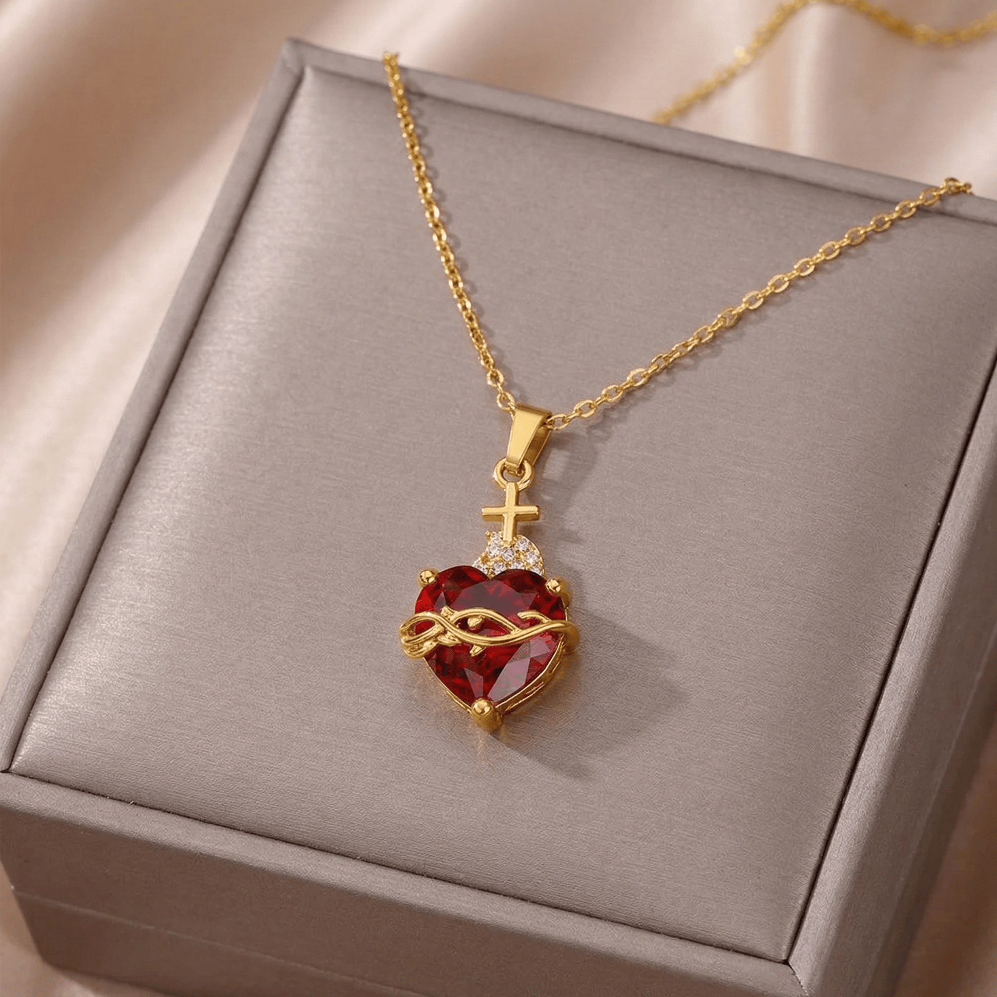 Valeria Montes Collar Sagrado Corazón de Jesús Original