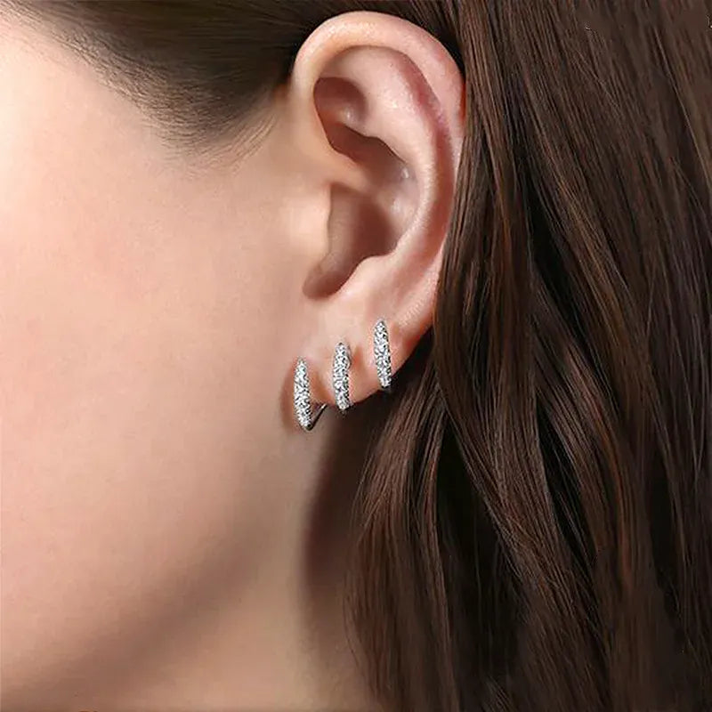 Valeria Montes Exquisitos Pendientes de Plata con Cristal, Modernos y Versátiles, Accesorio de Joyería para Mujer