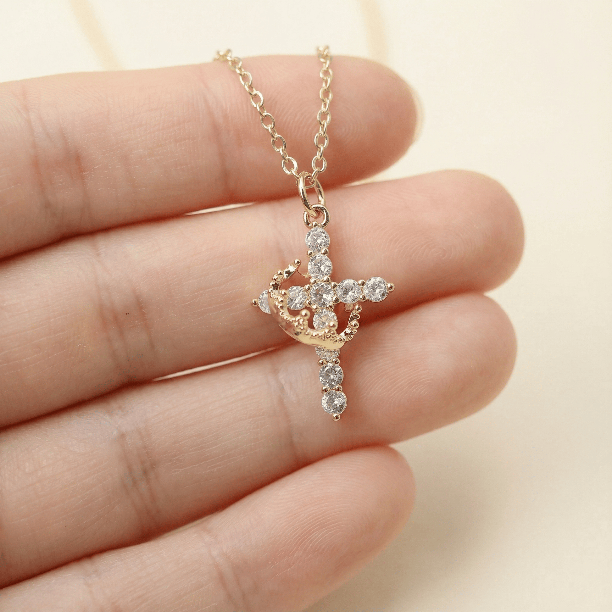 Valeria Montes Joyeria Fina Oro y plata Colgante Cruz con Corona | Baño Oro 18K y Circonitas