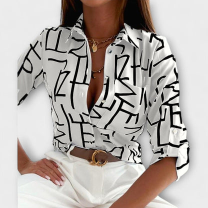 Valeria Montes Letras blancas / S BLUSA CON CUELLO CLÁSICO