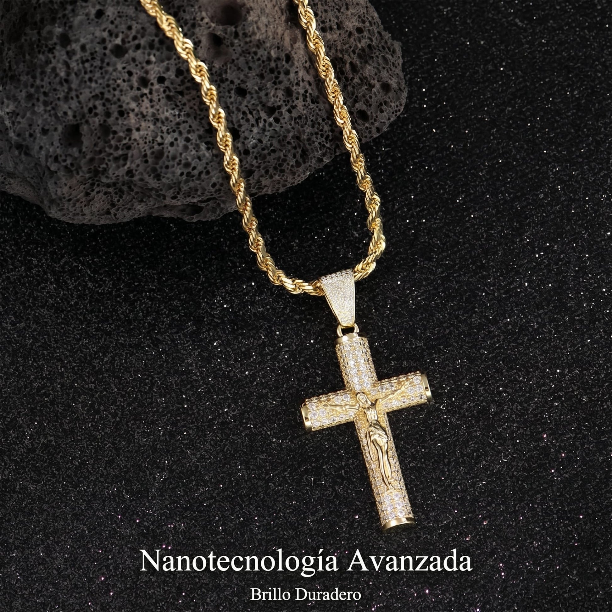 Valeria Montes Oro Cadena con crucifijo chapada en oro de 14 quilates