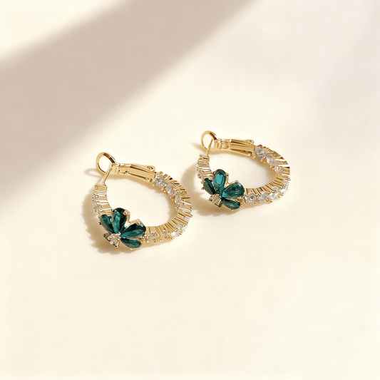 Valeria Montes Oro Pendientes de diamantes con flores verdes