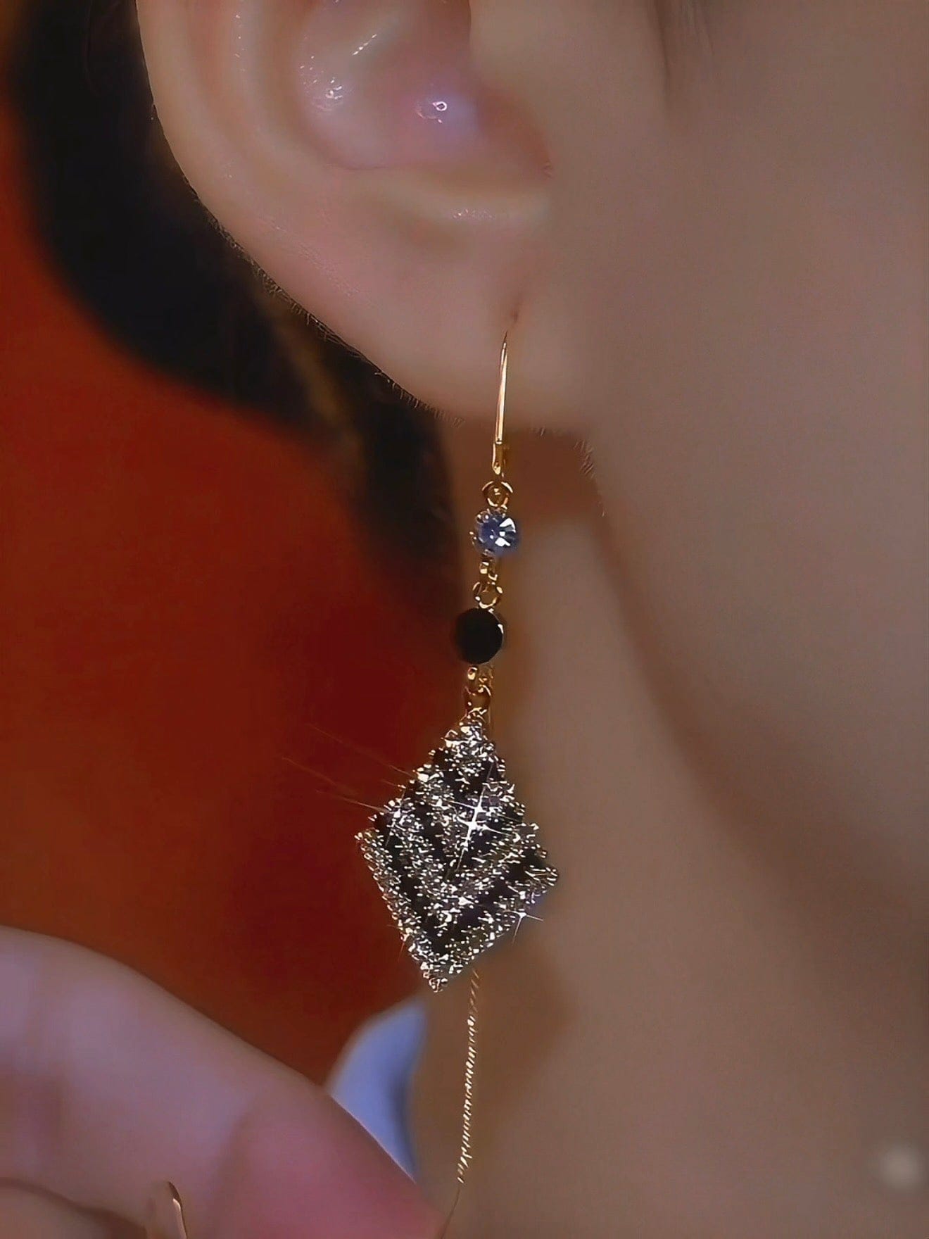 Valeria Montes Pendientes colgantes con borla con diamantes blancos y negros