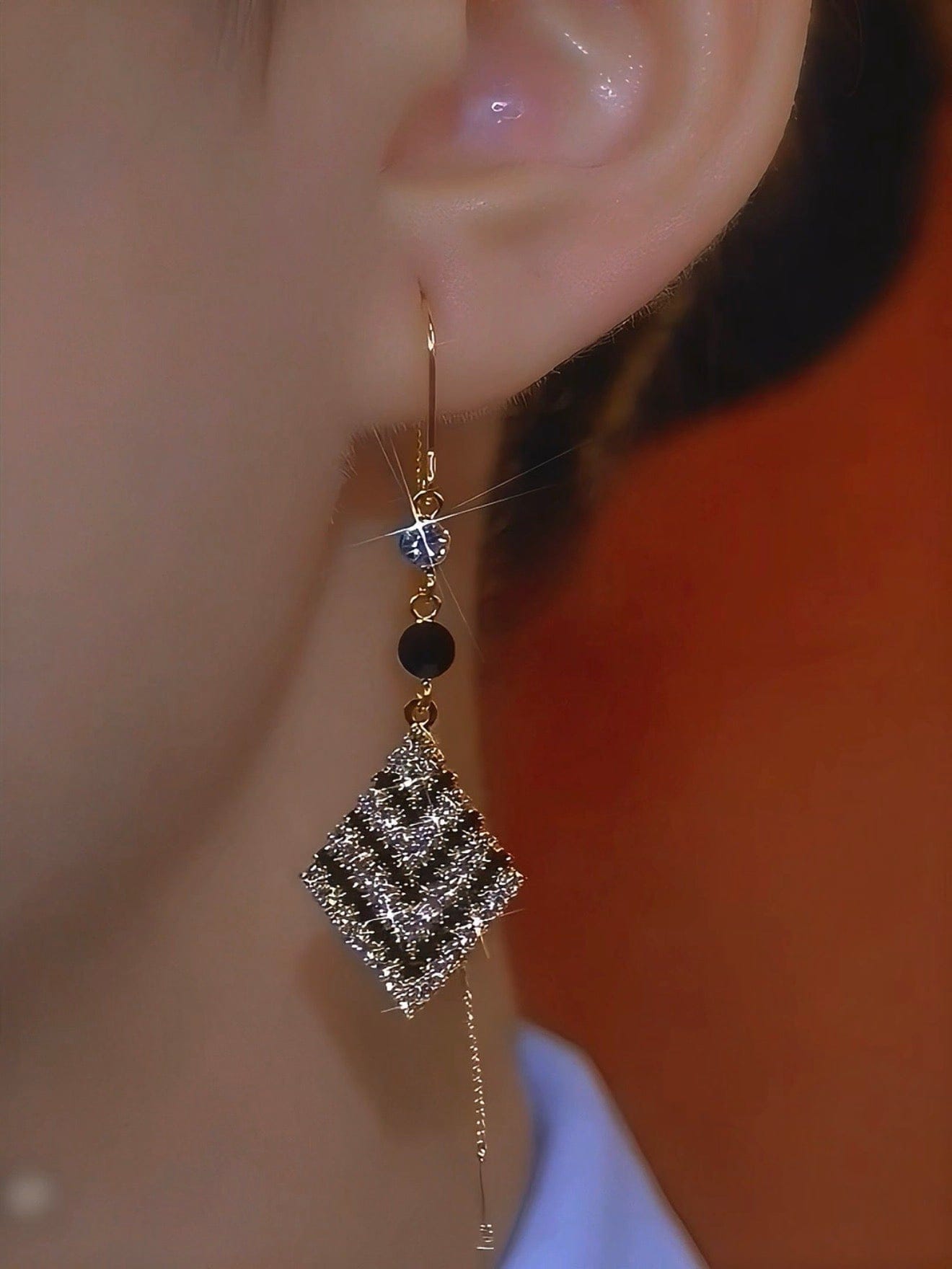 Valeria Montes Pendientes colgantes con borla con diamantes blancos y negros