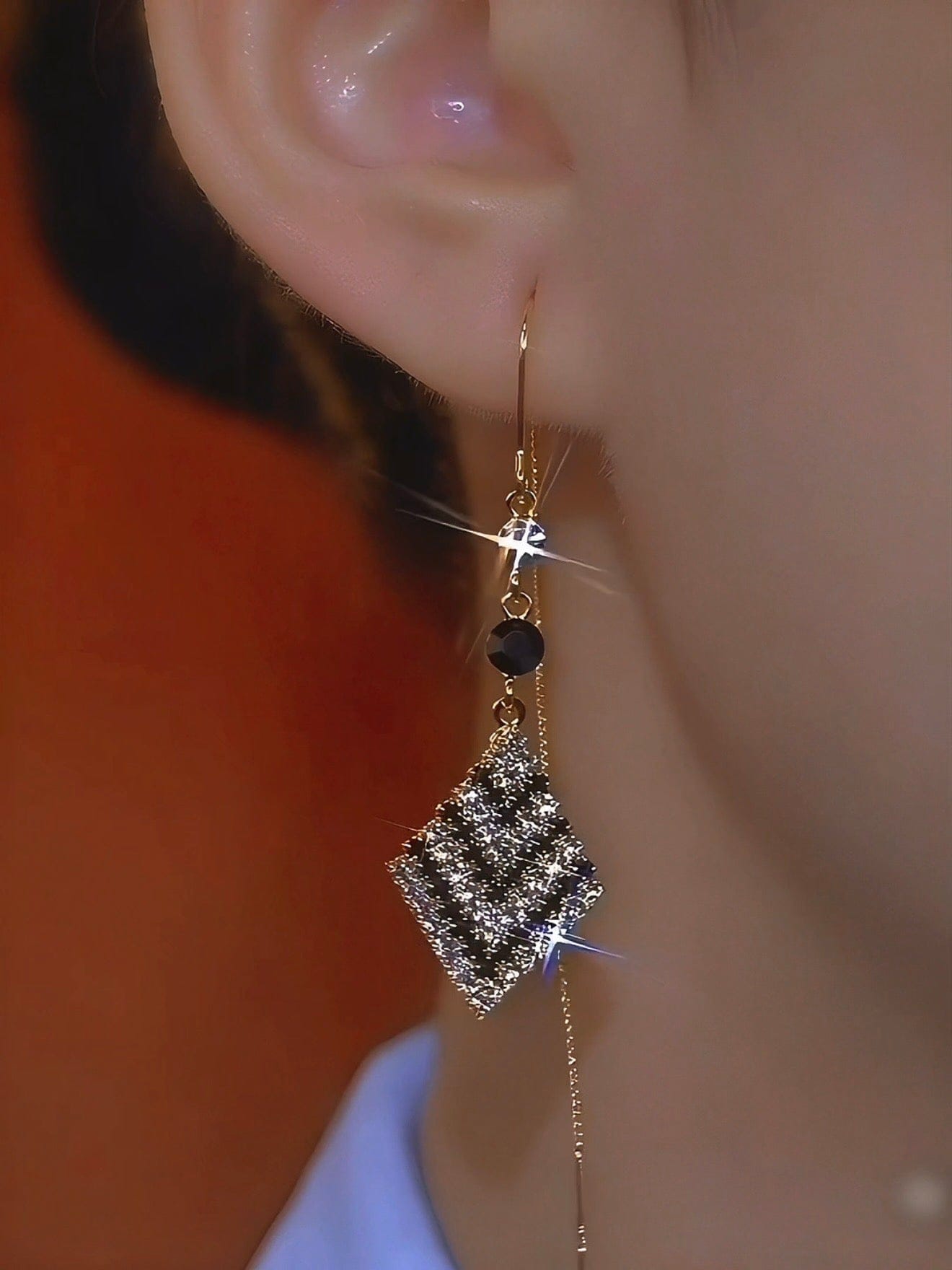 Valeria Montes Pendientes colgantes con borla con diamantes blancos y negros