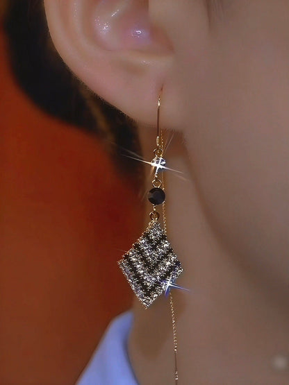 Valeria Montes Pendientes colgantes con borla con diamantes blancos y negros