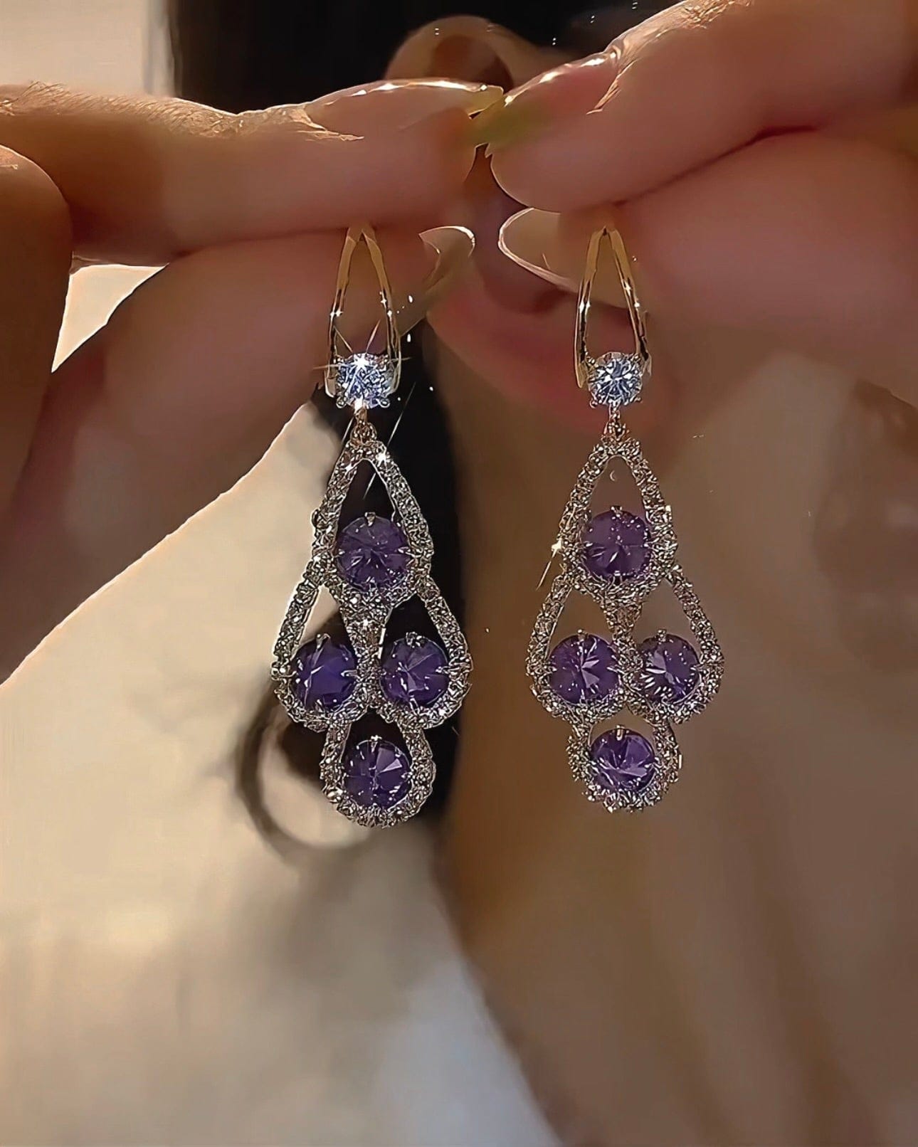 Valeria Montes Pendientes colgantes con cristal púrpura brillante para mujer
