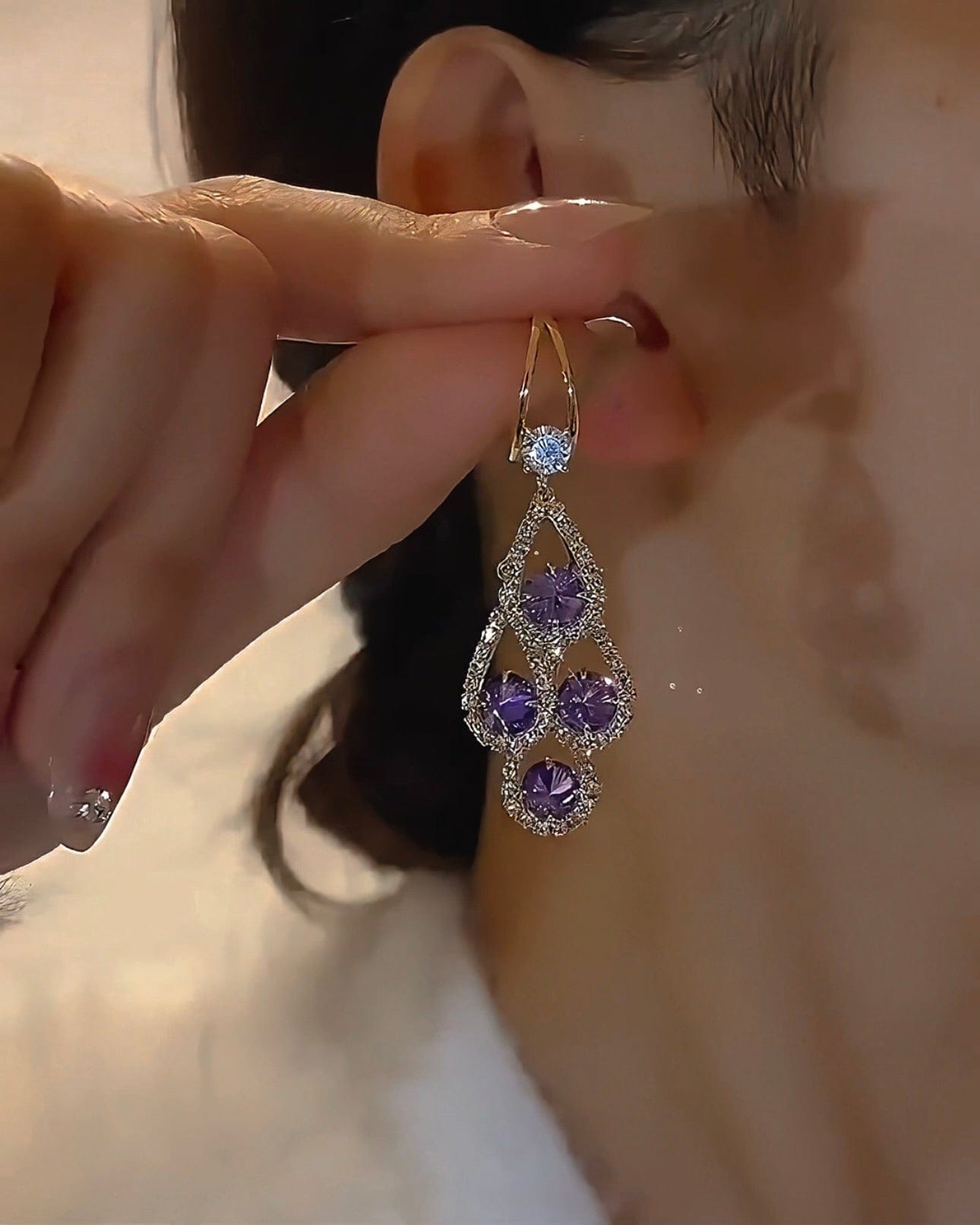 Valeria Montes Pendientes colgantes con cristal púrpura brillante para mujer