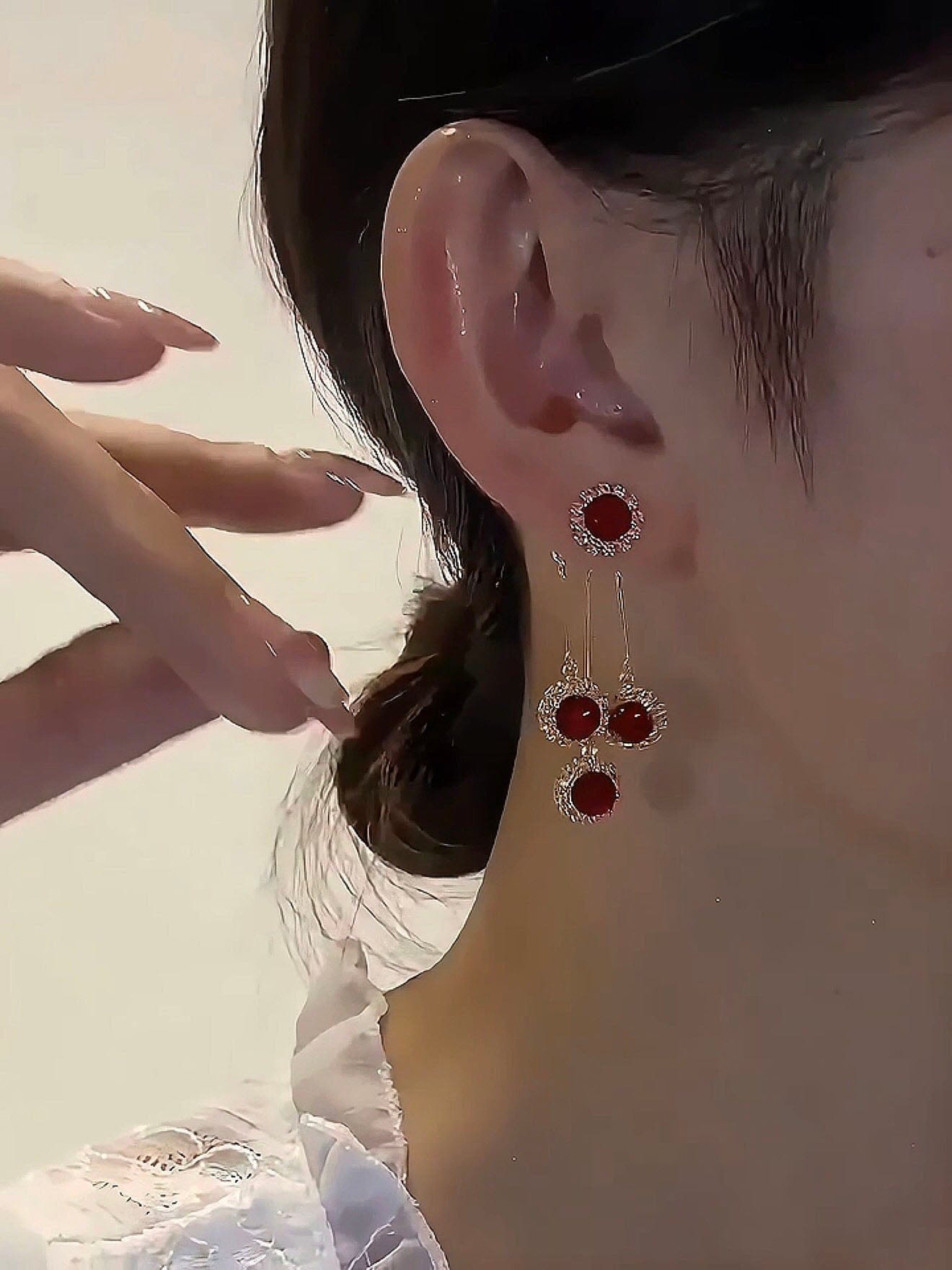 Valeria Montes Pendientes con cristales rojos brillantes para mujer