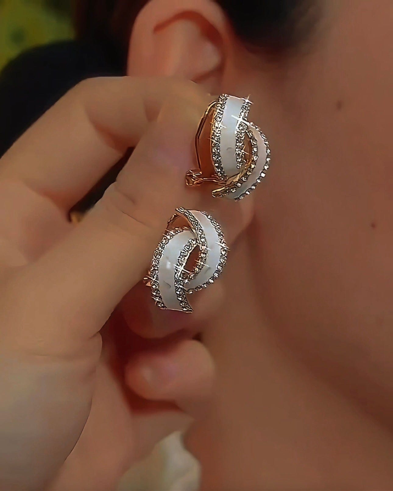 Valeria Montes Pendientes con Lazo Blanco y Brillos para mujer