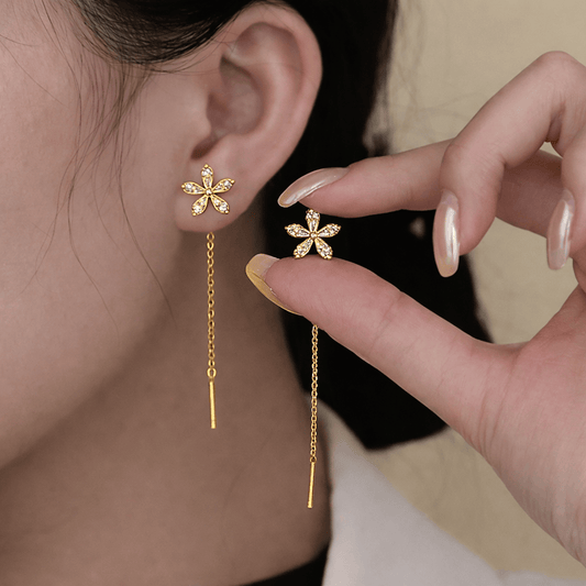 Valeria Montes Pendientes de hilo adornados con delicadas flores