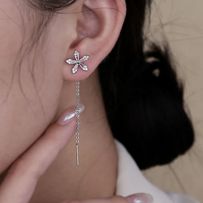 Valeria Montes Pendientes de hilo adornados con delicadas flores