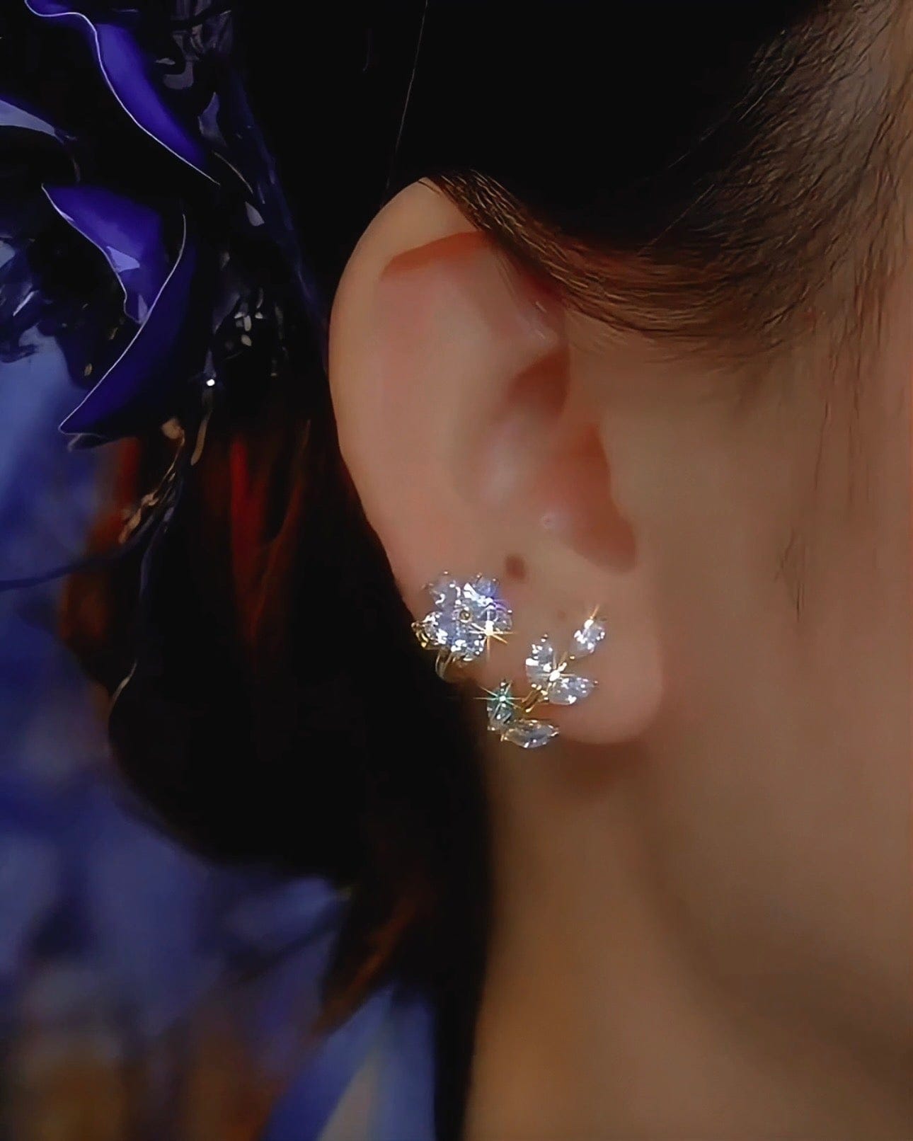 Valeria Montes Pendientes Delicados con Flor Brillante