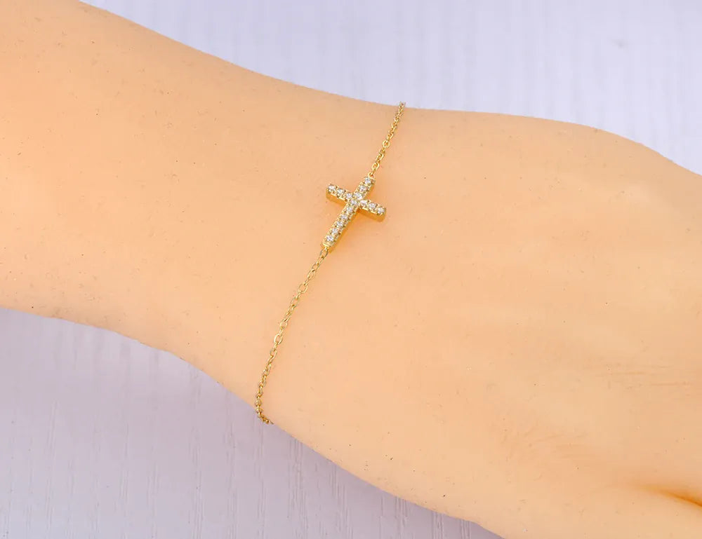 Valeria Montes Pulsera con dijes de cruz religiosa