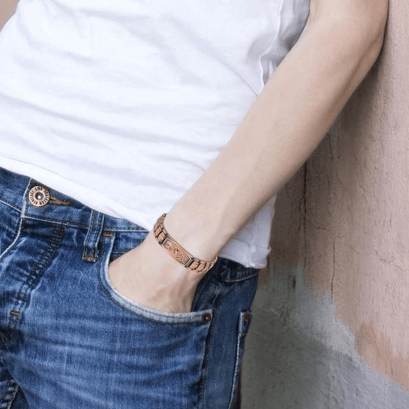 Valeria Montes Pulsera Magnética de Cobre con el Emblema del Águila