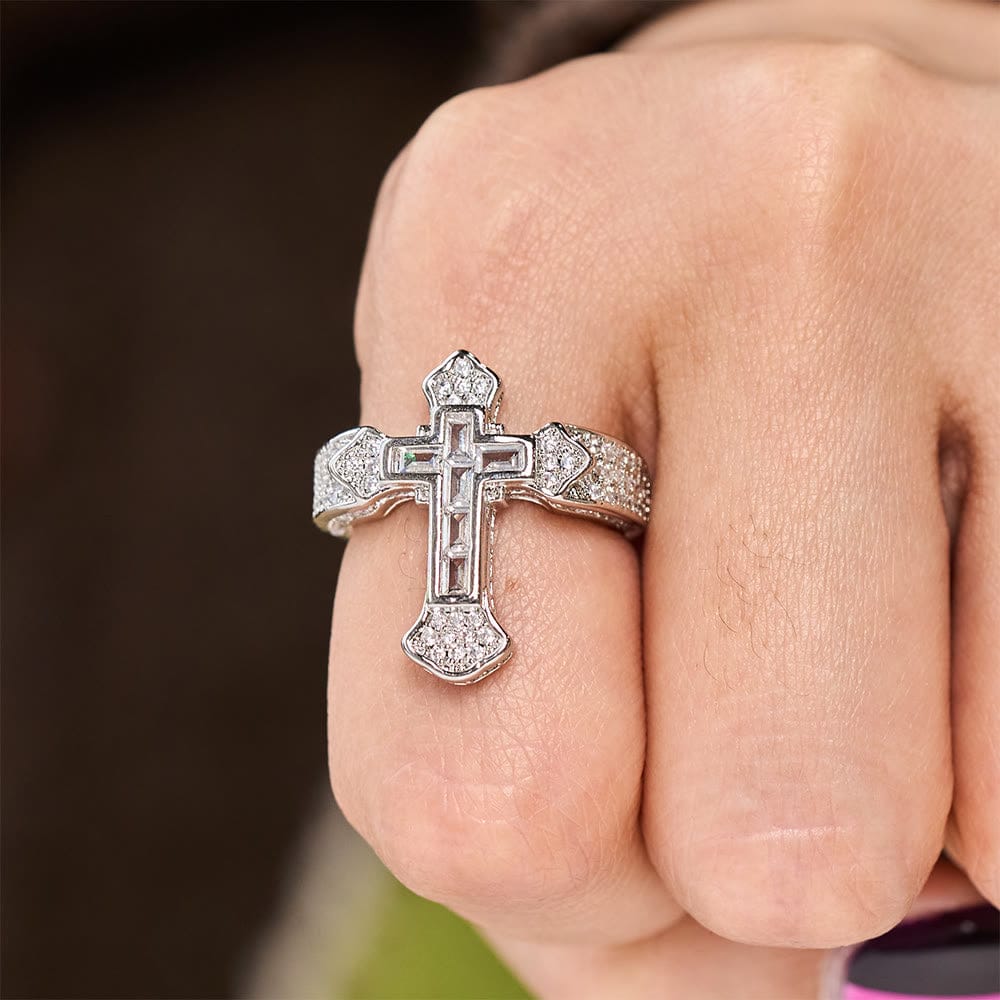 Valeria Montes ring Anillo con Motivo de Cruz Central y Detalles de Circonitas
