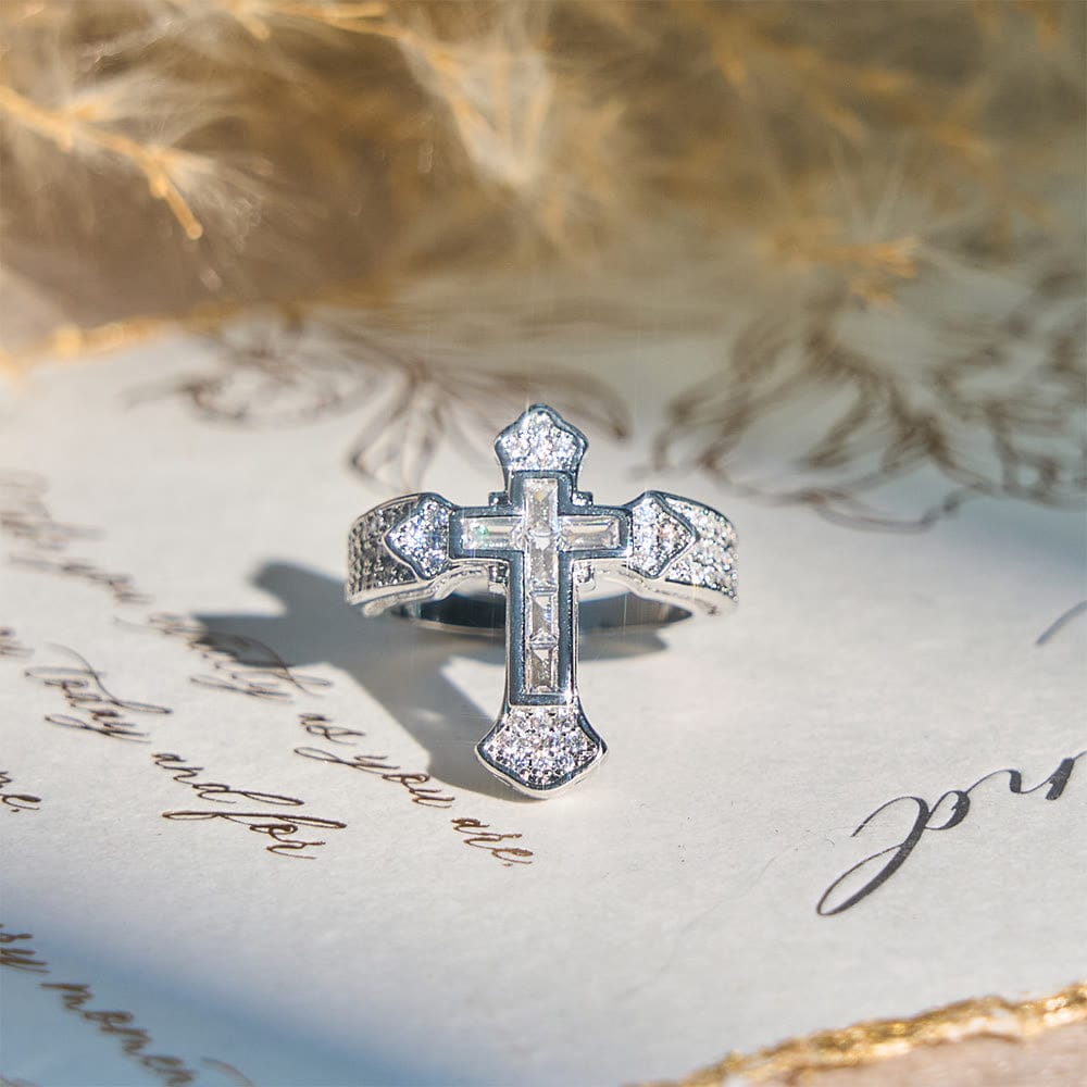 Valeria Montes ring Anillo con Motivo de Cruz Central y Detalles de Circonitas