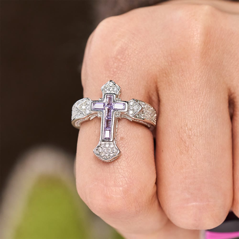 Valeria Montes ring Anillo con Motivo de Cruz Central y Detalles de Circonitas
