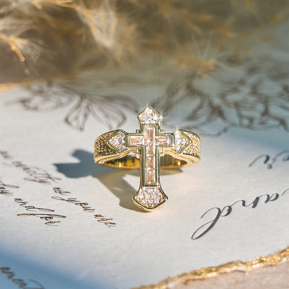 Valeria Montes ring Anillo con Motivo de Cruz Central y Detalles de Circonitas