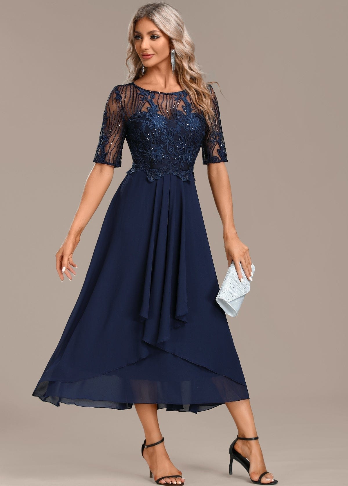 Valeria Montes round neck dress Vestido Corto de Encaje Azul Marino con Mangas Cortas y Cuello Redondo