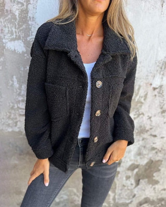Valeria Montes S / Negro Alicia | Acogedora chaqueta de botones