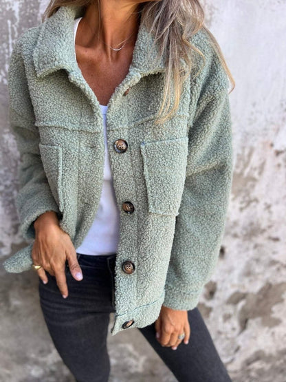 Valeria Montes S / Verde Claro Alicia | Acogedora chaqueta de botones