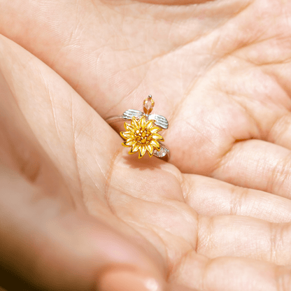 Valeria Montes Talla única: Completamente ajustable Anillo con girasol y abeja