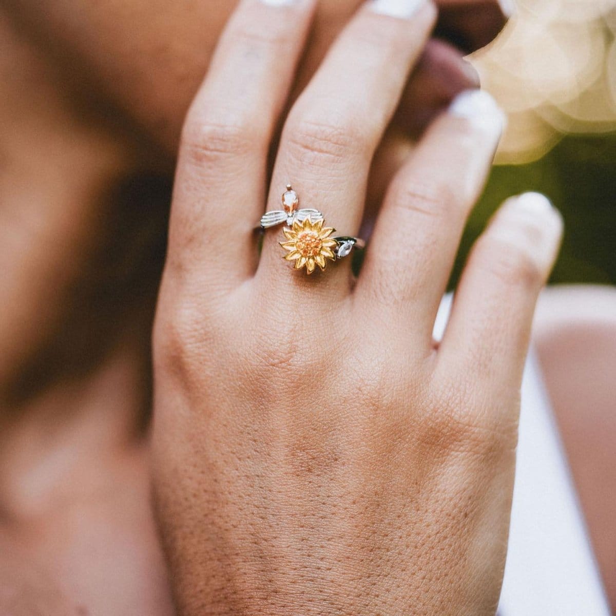 Valeria Montes Talla única: Completamente ajustable Anillo con girasol y abeja